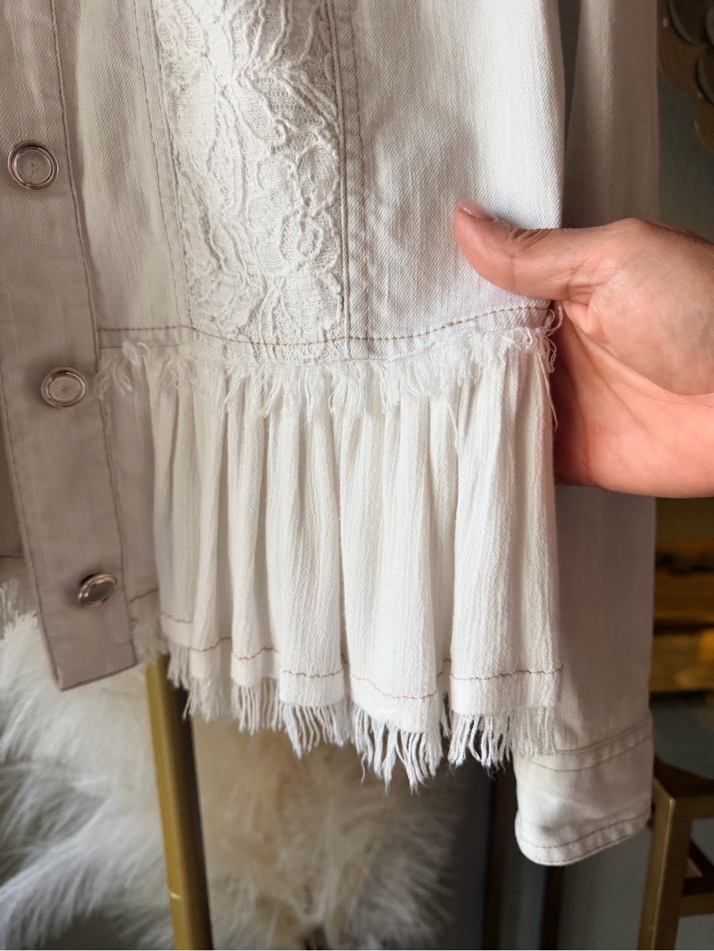 Chico’s Size 1 White Lace Ruffle Hem Denim Jacket Boho Romantic Cottagecore - Picture 5 of 12